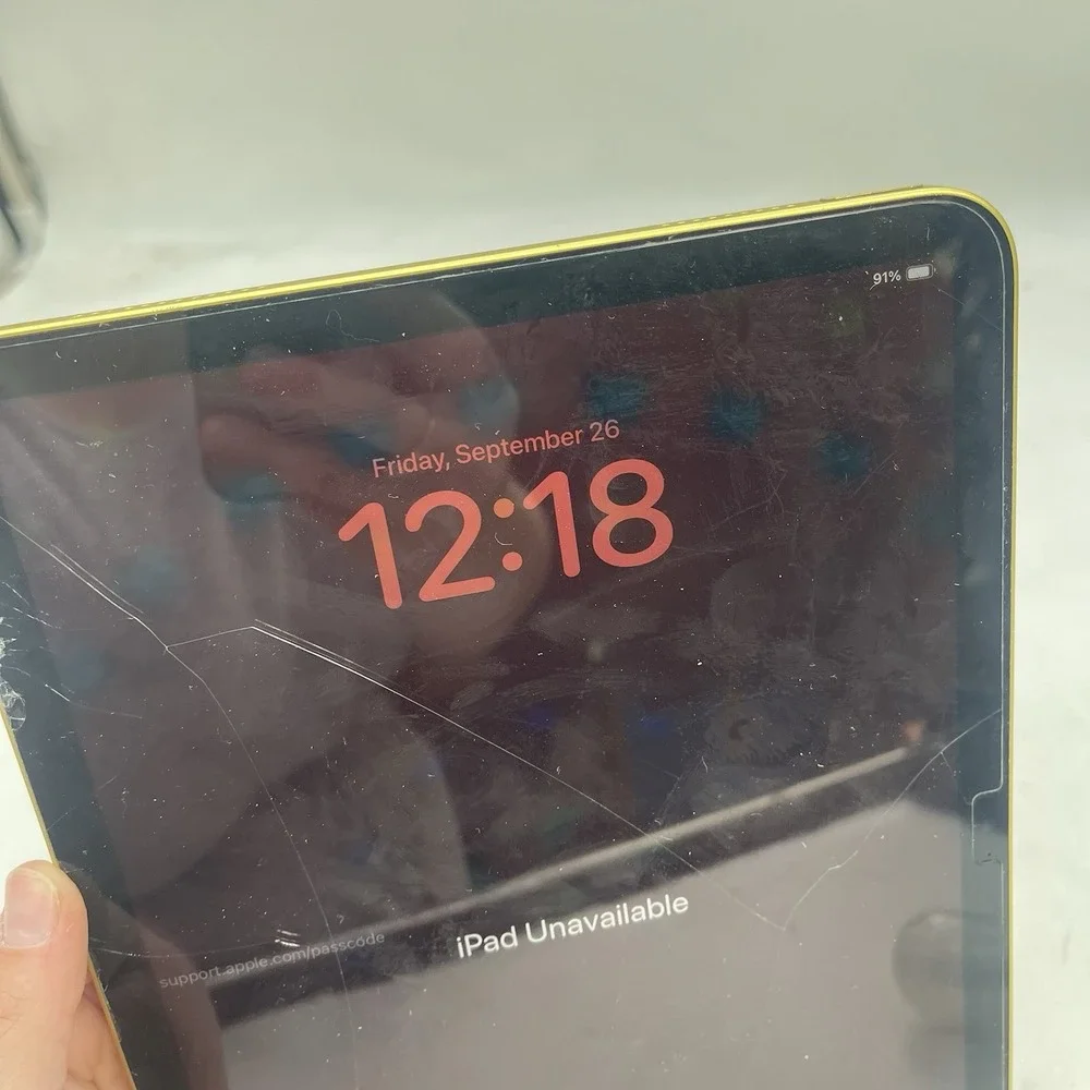 Apple iPad 10th Gen A2696 64GB Wi-Fi Only Yellow For Parts Minor Cracked Screen